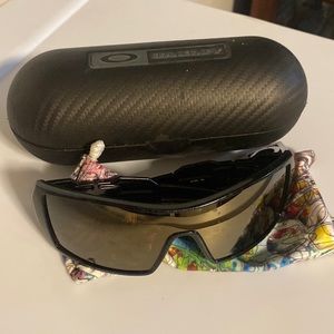 Oakley black sunglasses